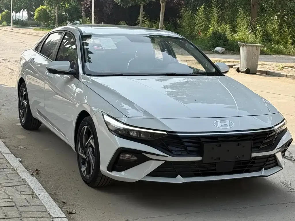 Hyundai Elantra — фото 3