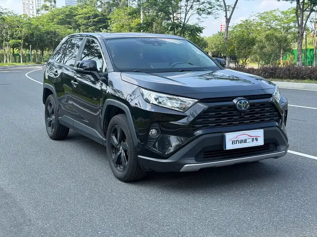 Toyota RAV4 — фото 10