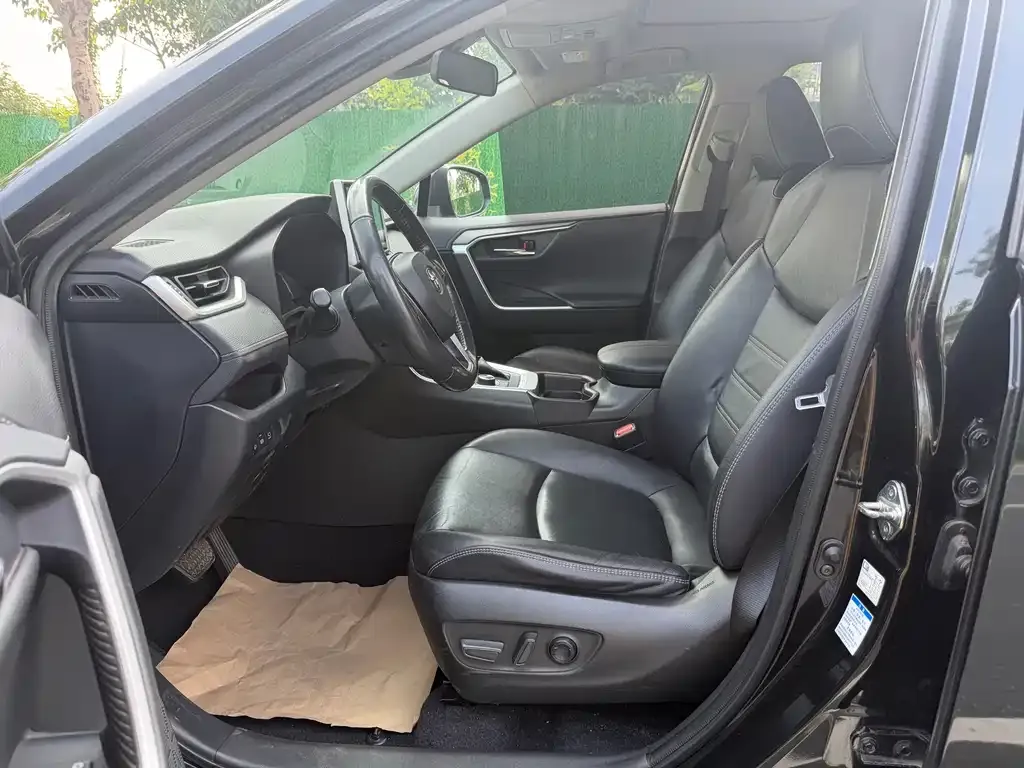 Toyota RAV4 — фото 2
