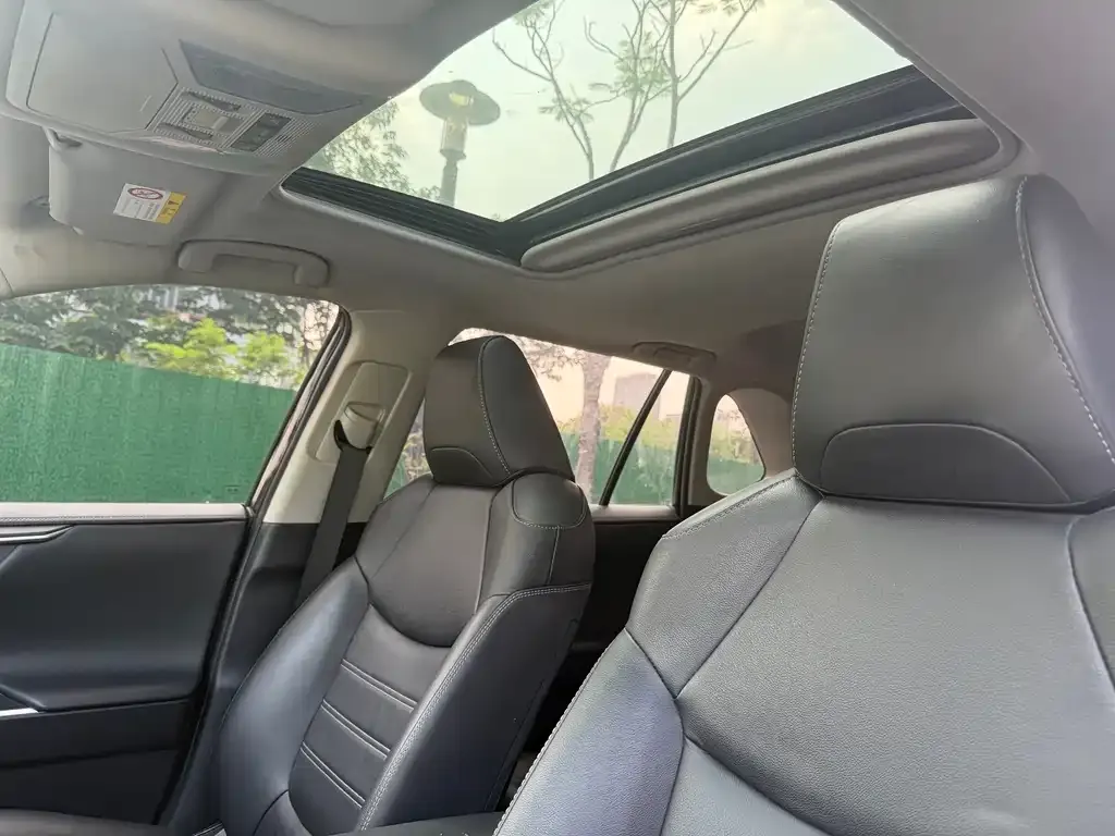 Toyota RAV4 — фото 6