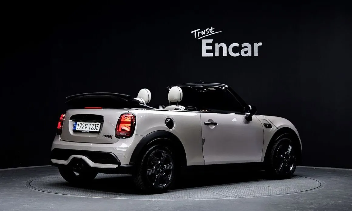 Mini Cooper Convertible 2023 из KR, фото 2
