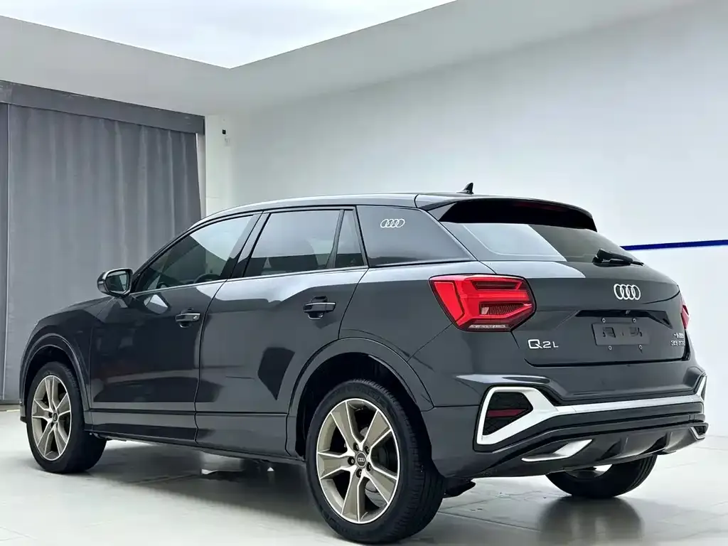 Audi Q2L — фото 10