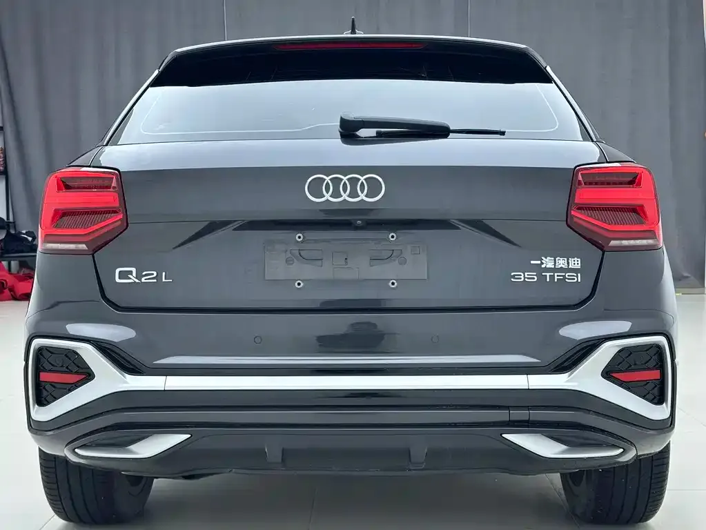 Audi Q2L — фото 7