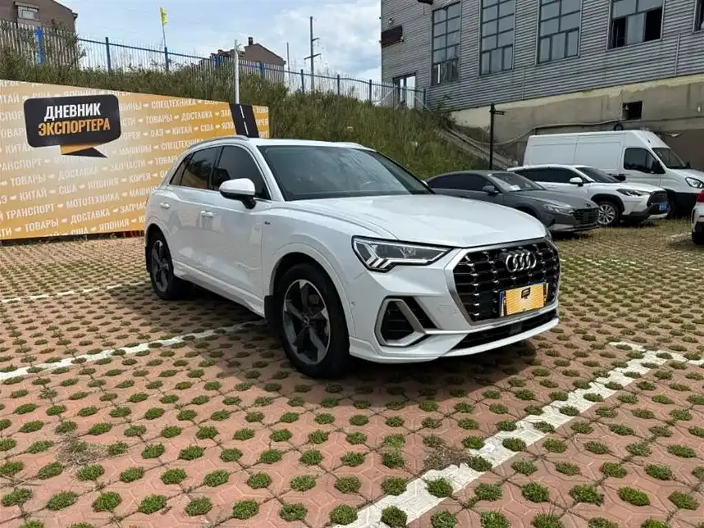 Audi Q3 — фото 1