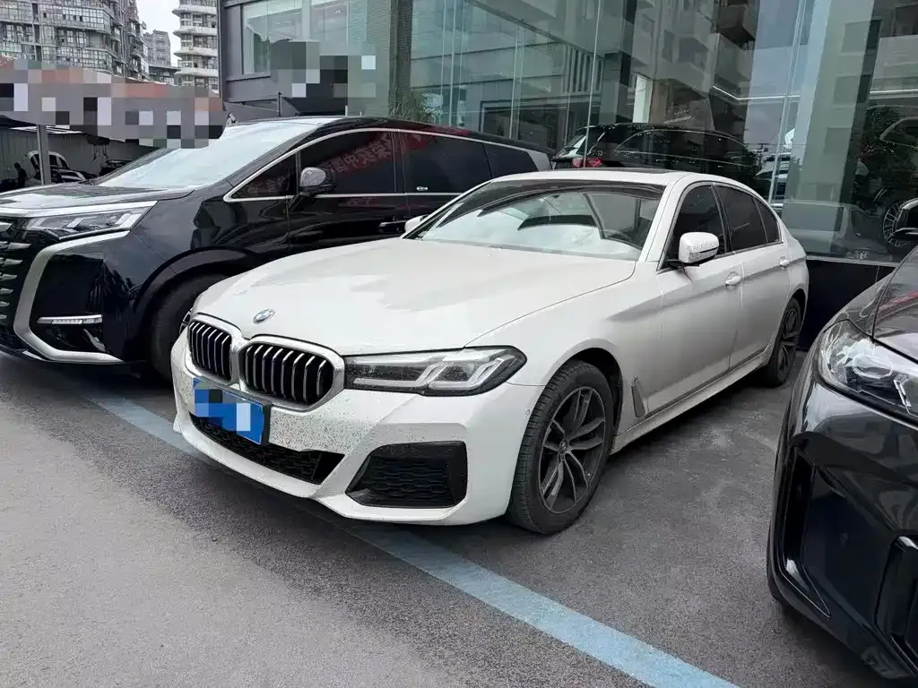 BMW 5 Series — фото 1