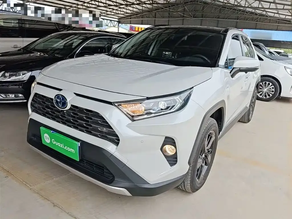 Toyota RAV4 — фото 1