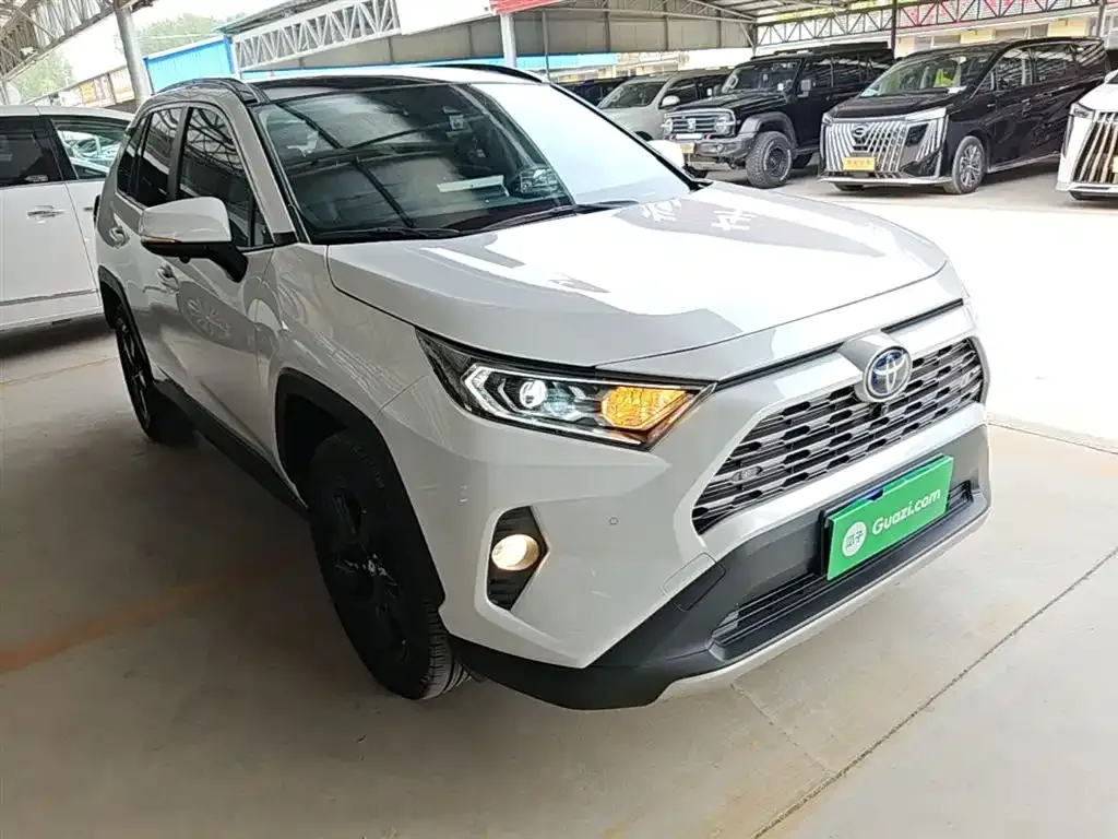 Toyota RAV4 — фото 9