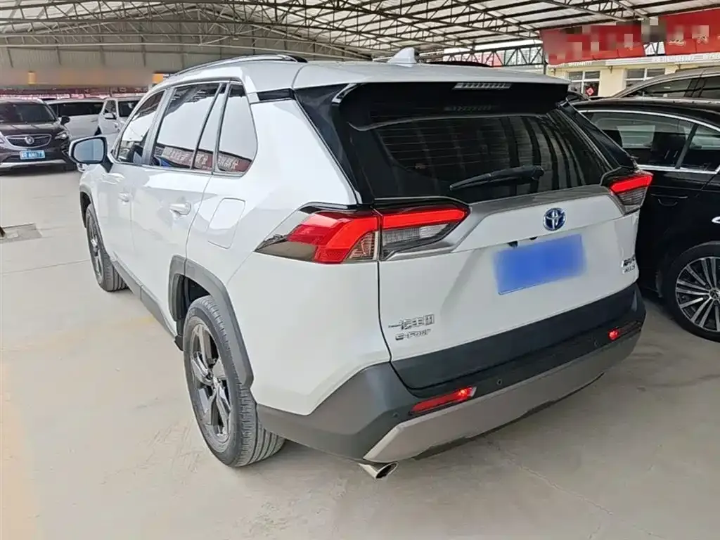 Toyota RAV4 — фото 4