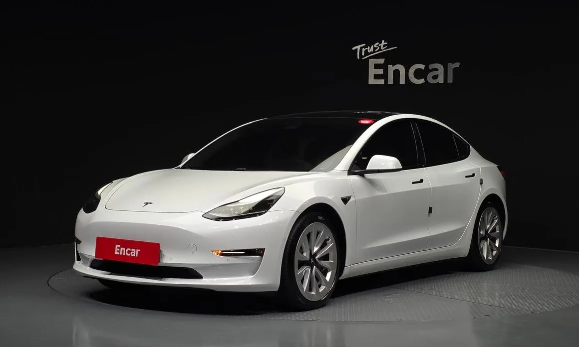 Tesla Model 3 — фото 1