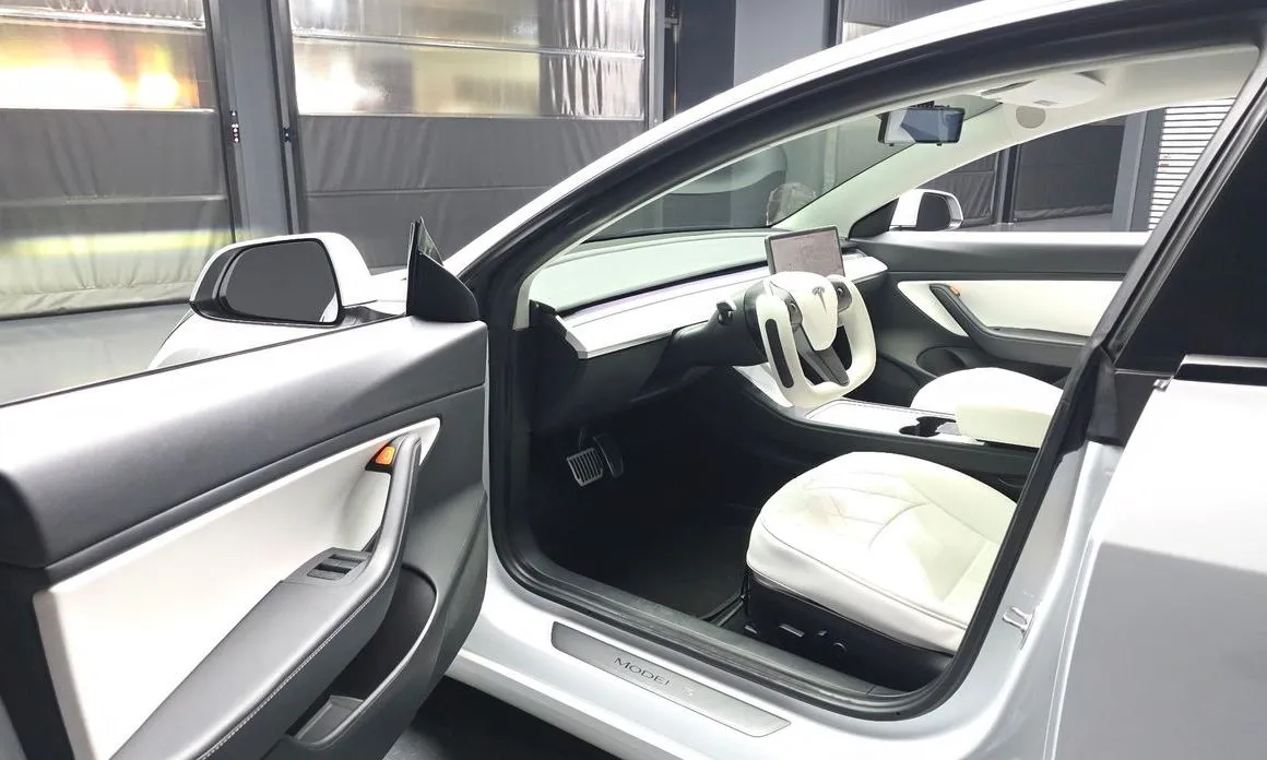 Tesla Model 3 — фото 9