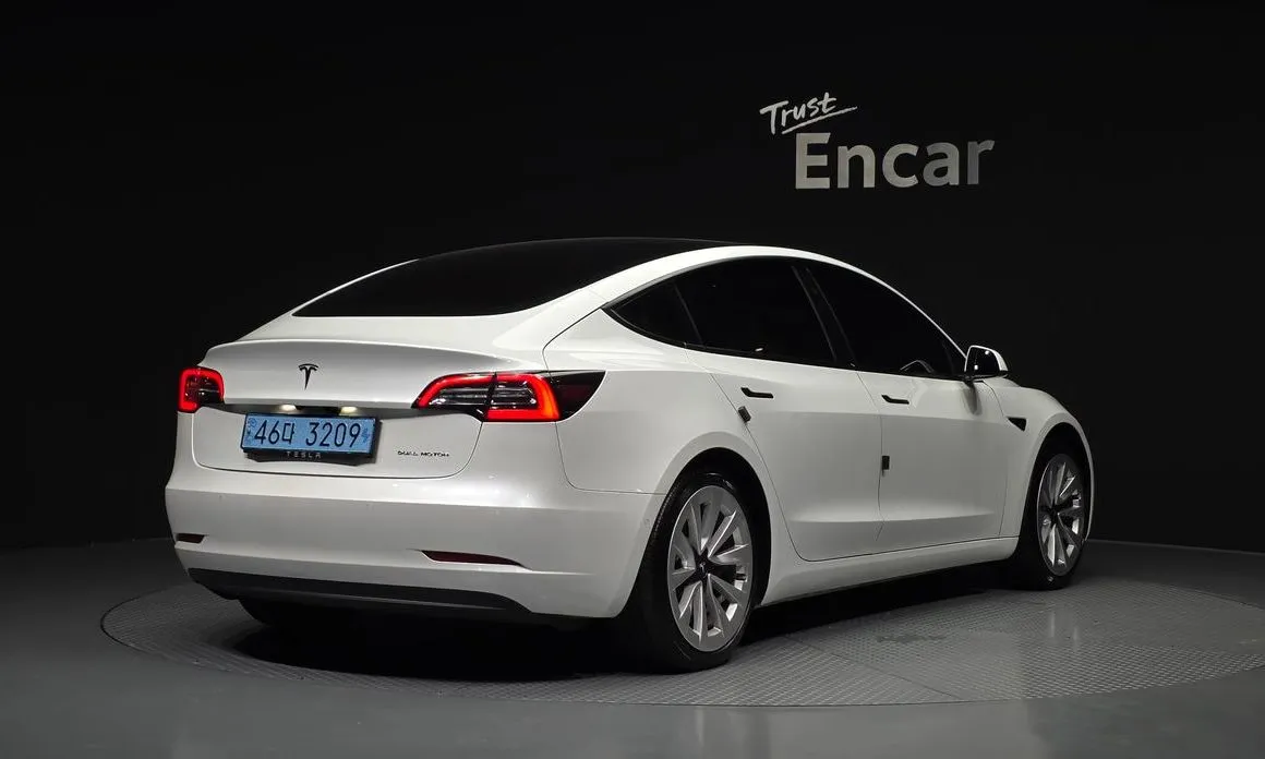 Tesla Model 3 — фото 7