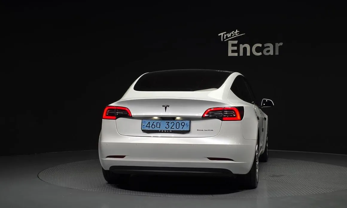 Tesla Model 3 — фото 2