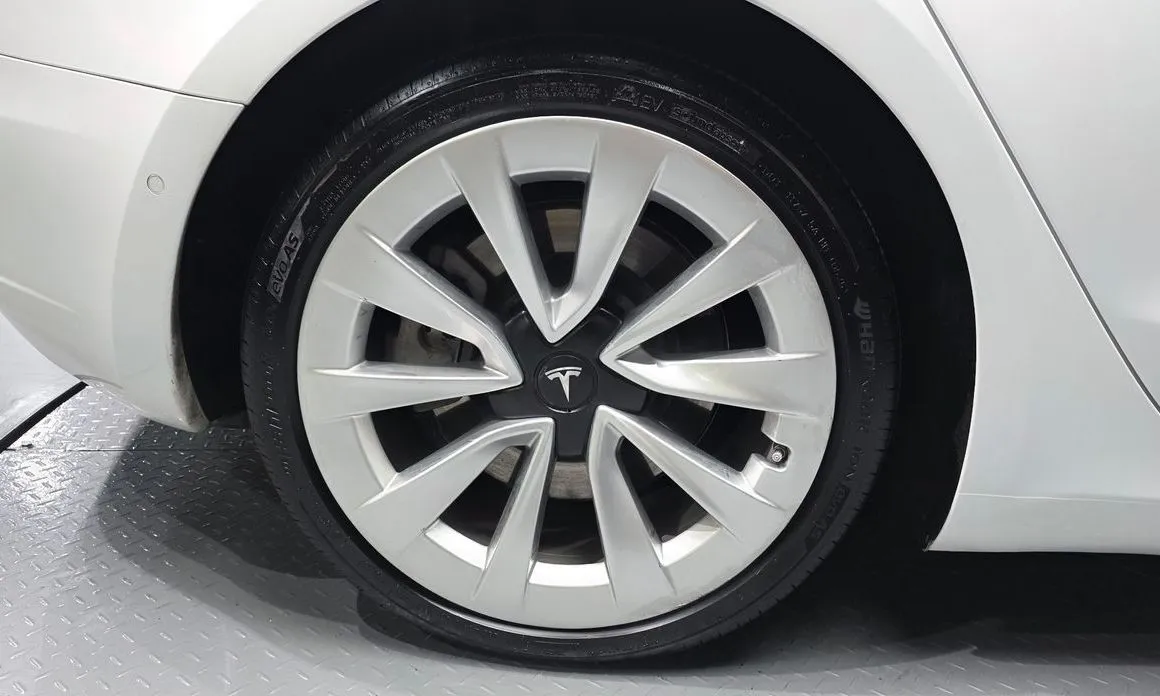 Tesla Model 3 — фото 3