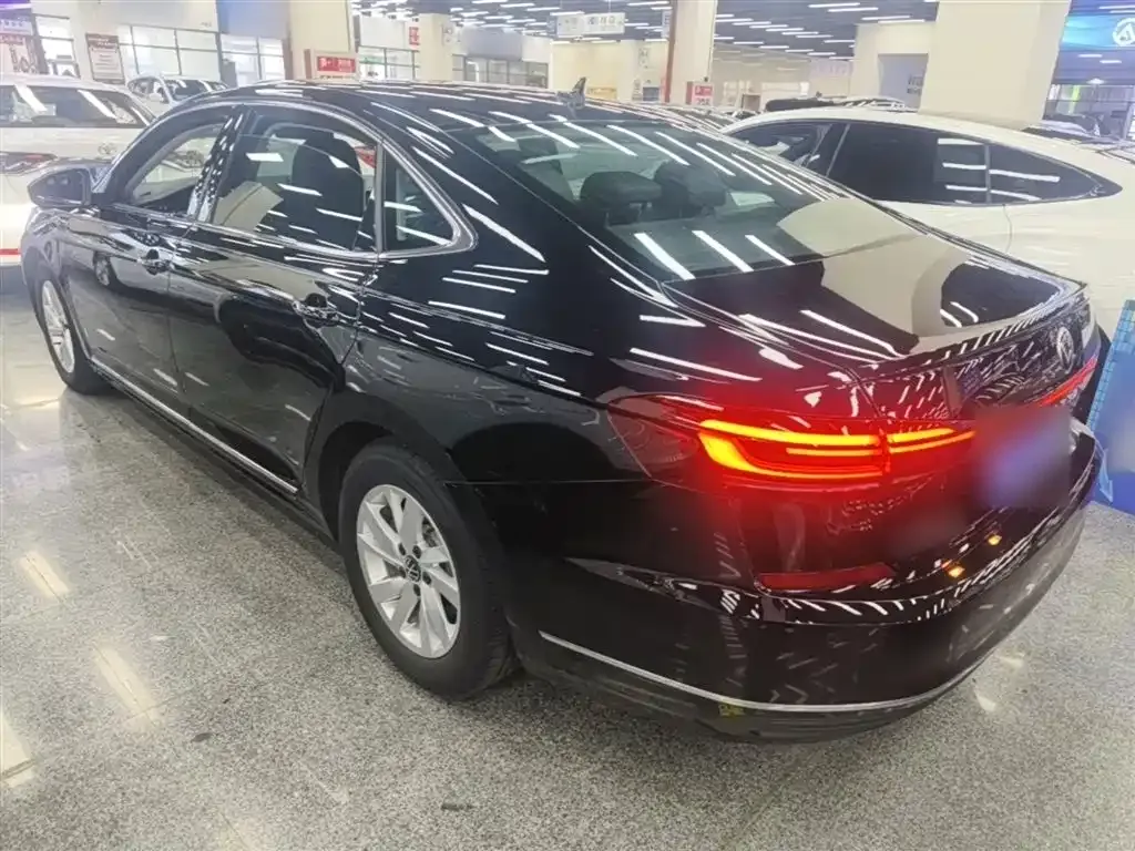 Volkswagen Passat — фото 8