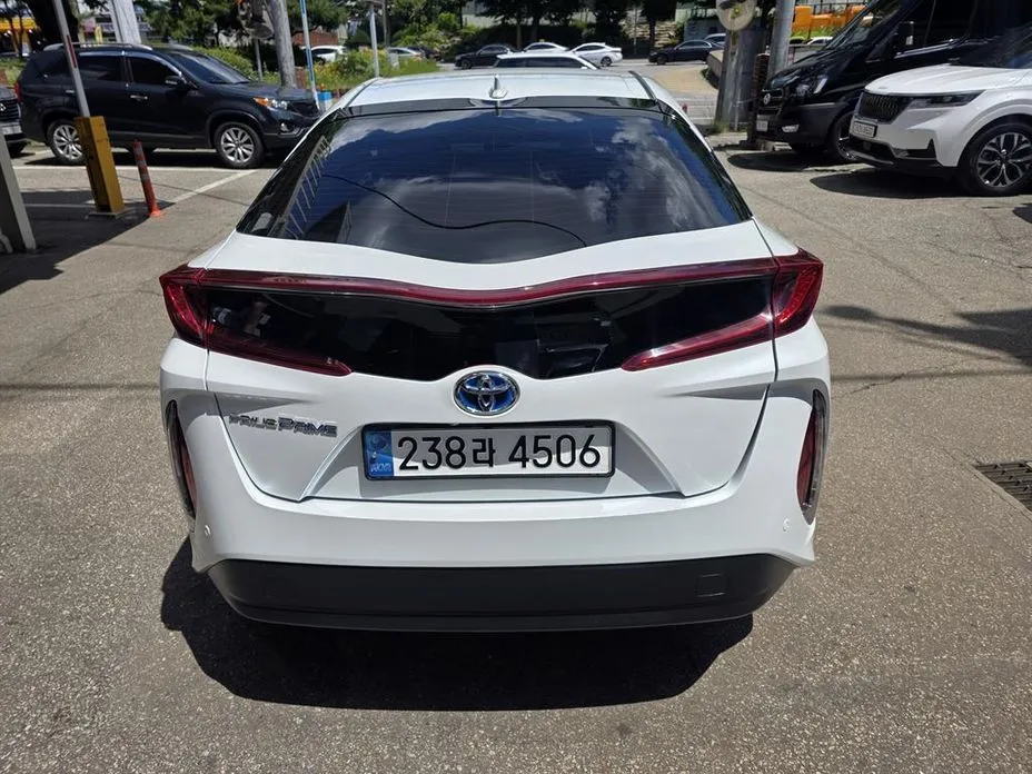 Toyota Prius 2022 из KR, фото 2