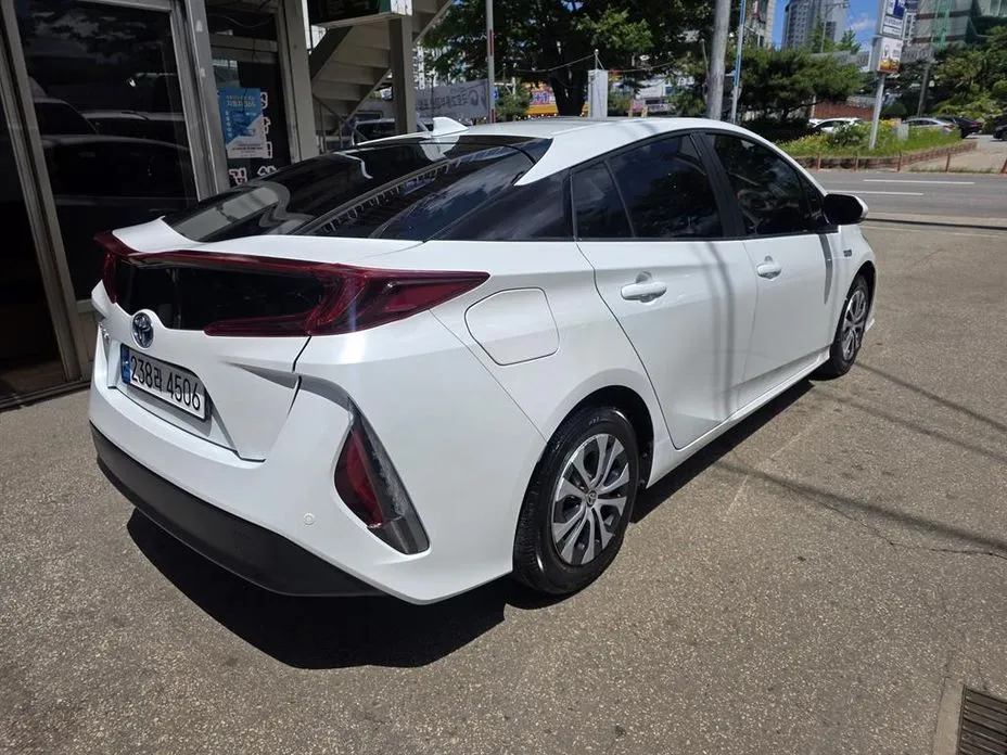 Toyota Prius 2022 из KR, фото 10