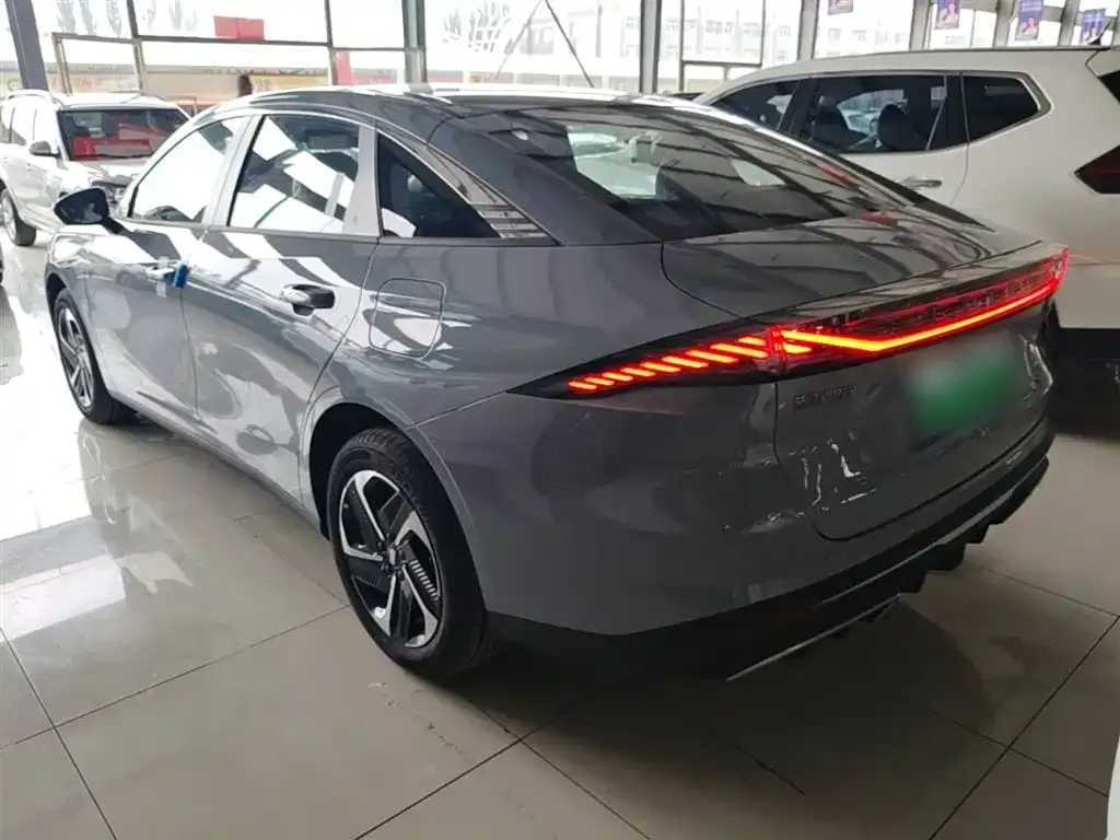 Geely Galaxy L6 — фото 10