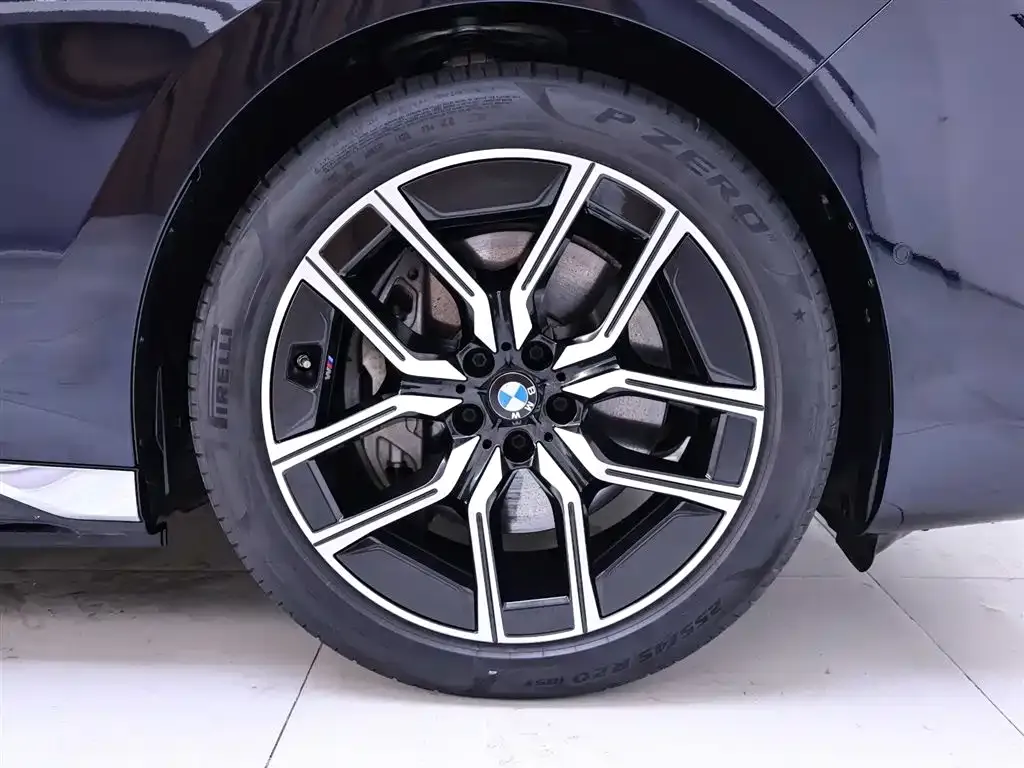 BMW i7 2023 из CN, фото 9