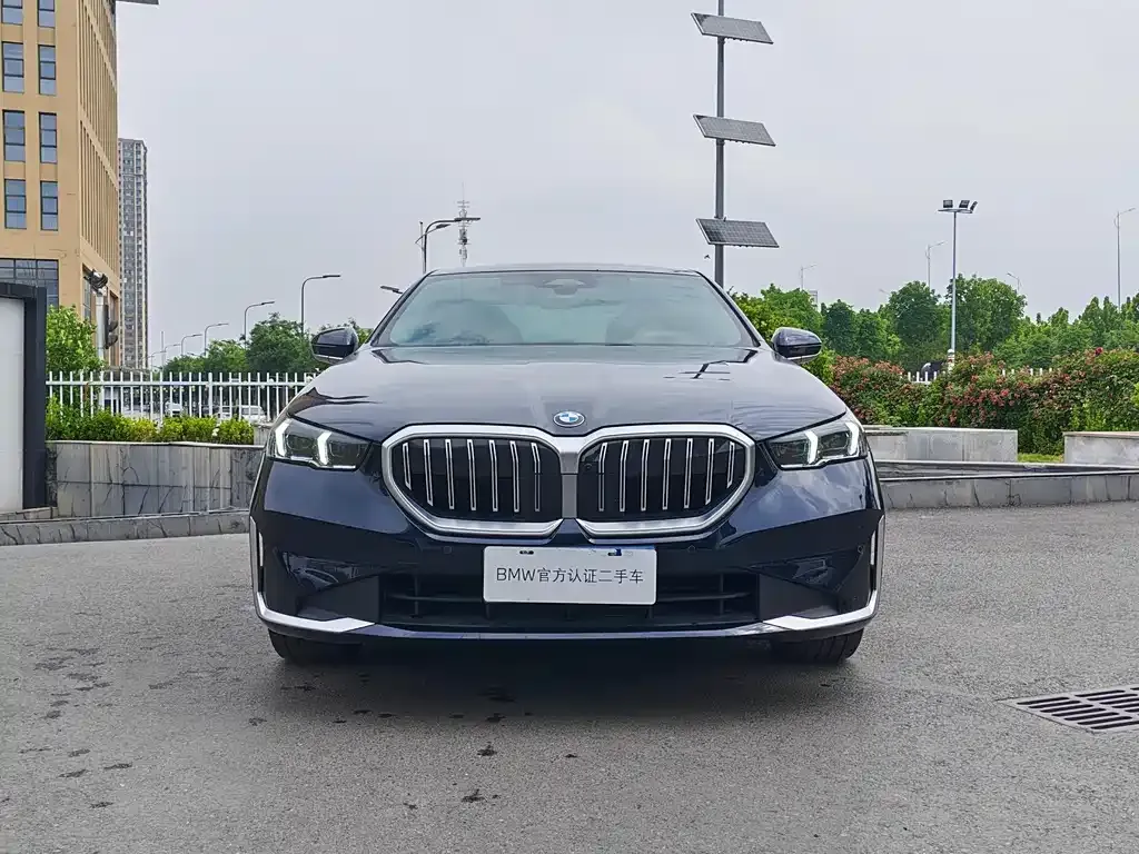 BMW 5 Series — фото 10