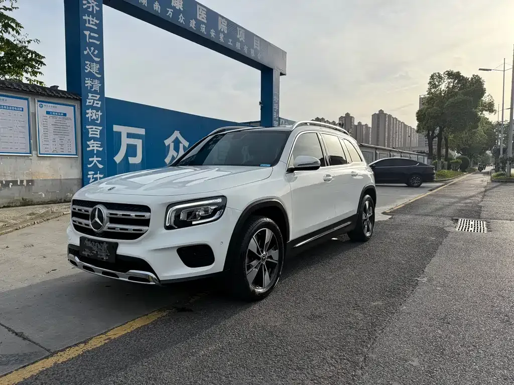 Mercedes-Benz GLB — фото 1
