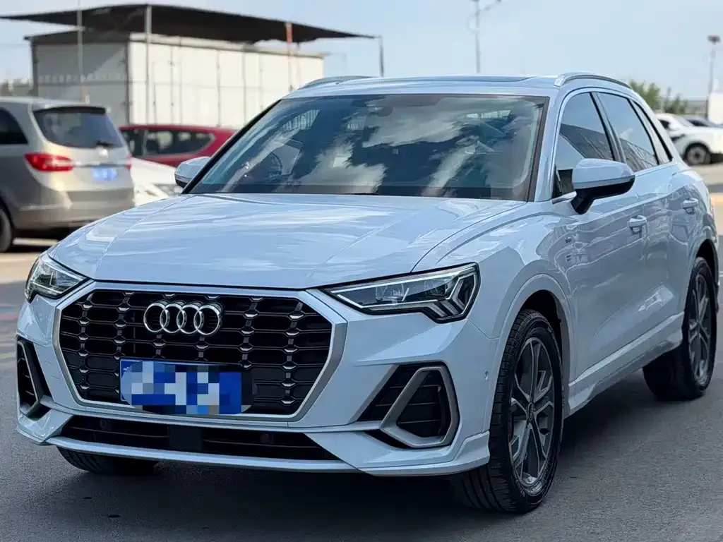 Audi Q3 — фото 1