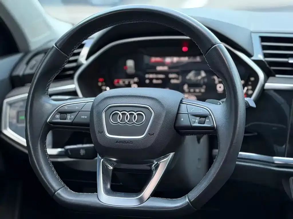 Audi Q3 — фото 5