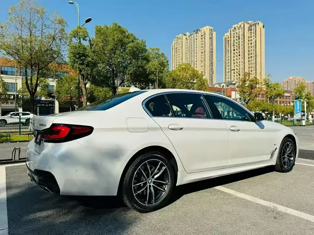 BMW 5 Series — фото 9