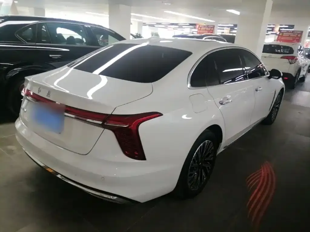 Hongqi H5 — фото 10