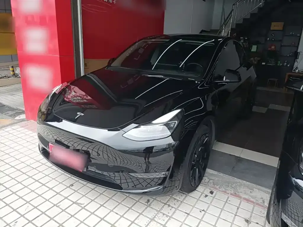 Tesla Model Y — фото 1