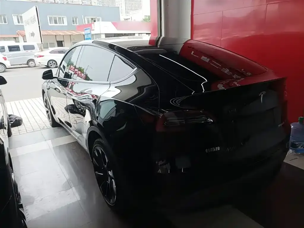 Tesla Model Y — фото 4