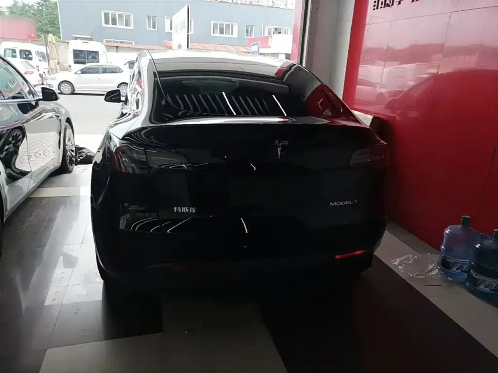 Tesla Model Y — фото 6