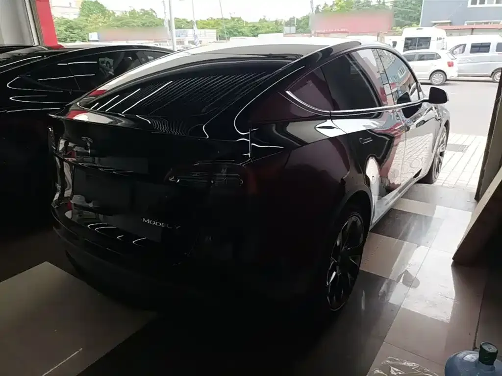 Tesla Model Y — фото 8