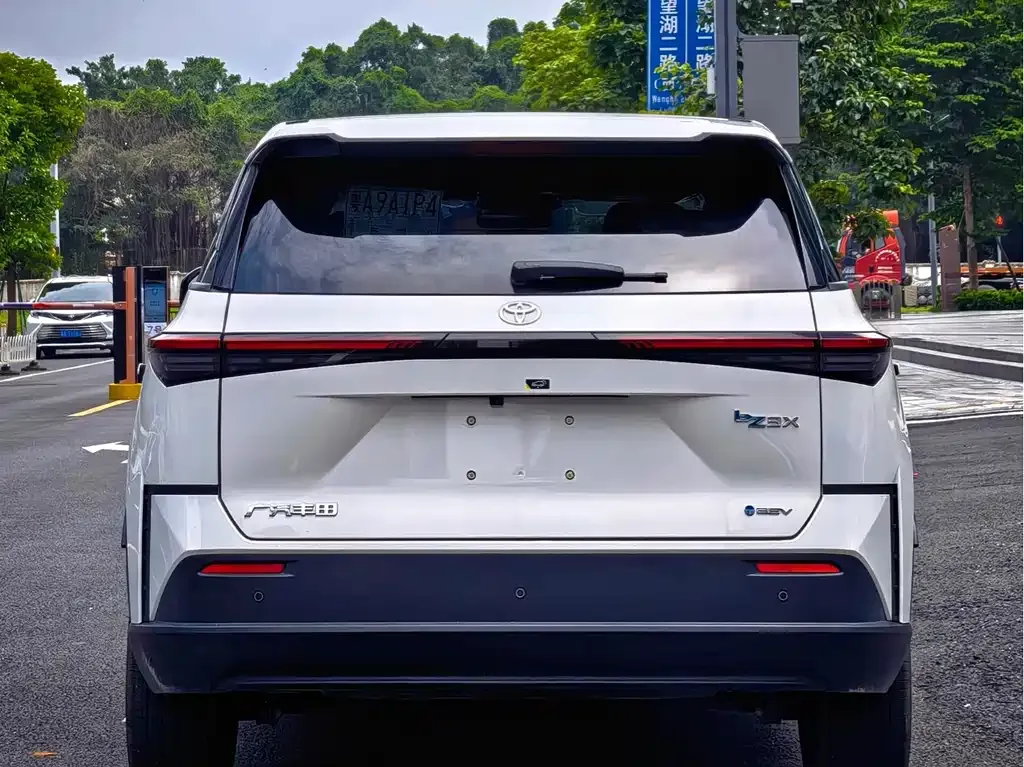Toyota Platinum 3X 2026 из CN, фото 3