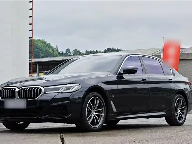 BMW 5 Series — фото 1