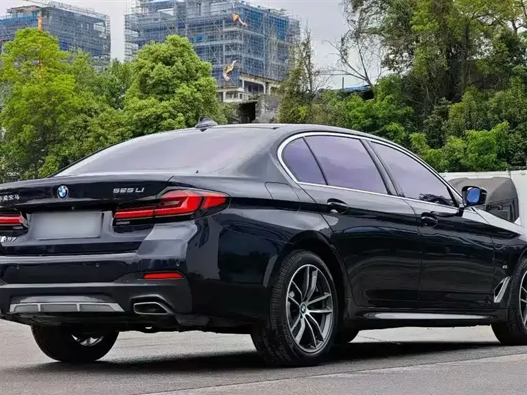 BMW 5 Series — фото 10