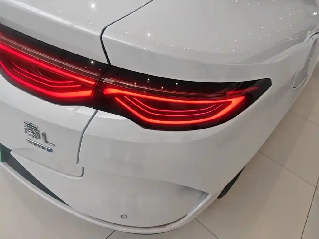 BYD Qin L — фото 3