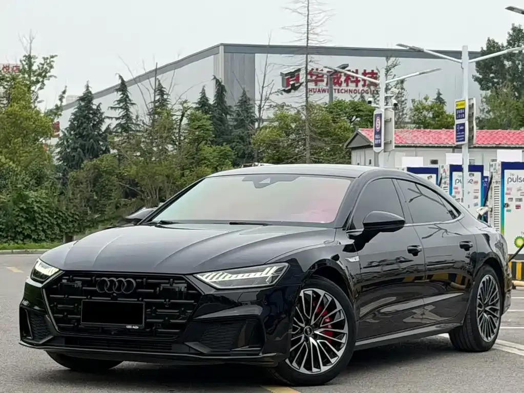 Audi A7L — фото 1