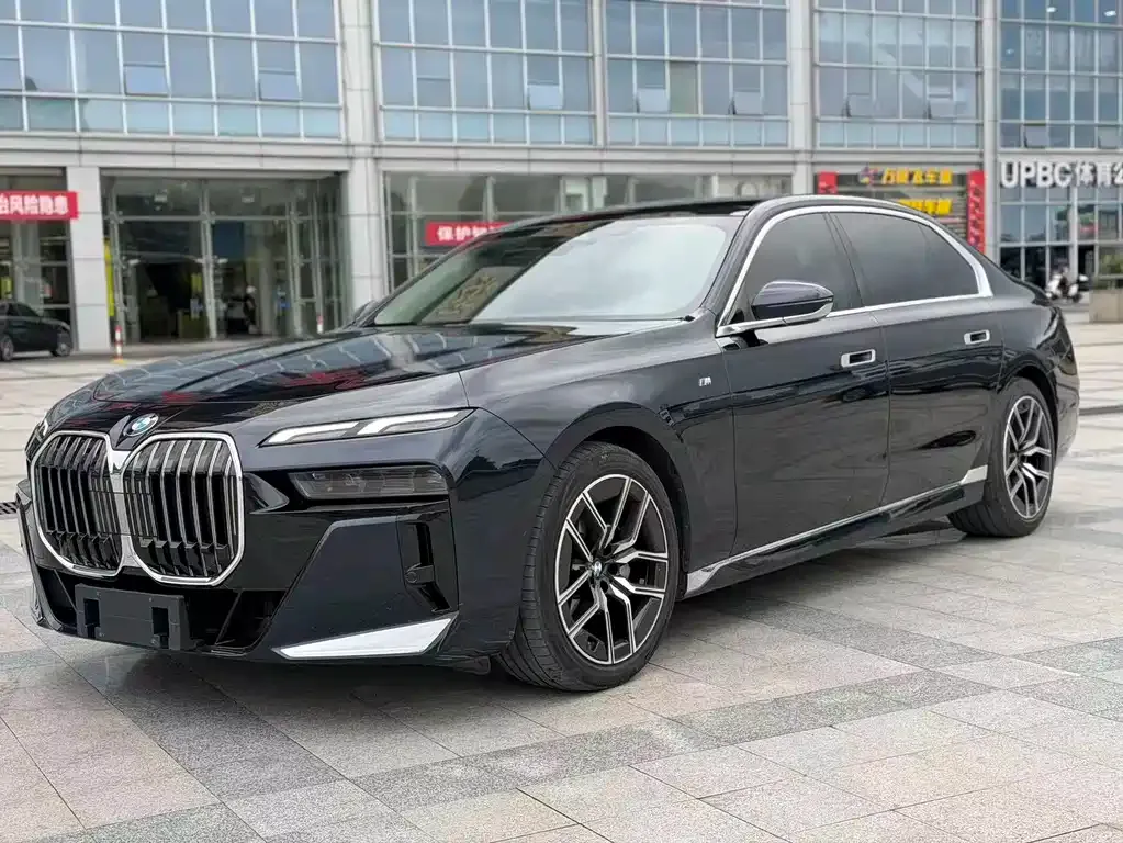 BMW 7 Series — фото 1