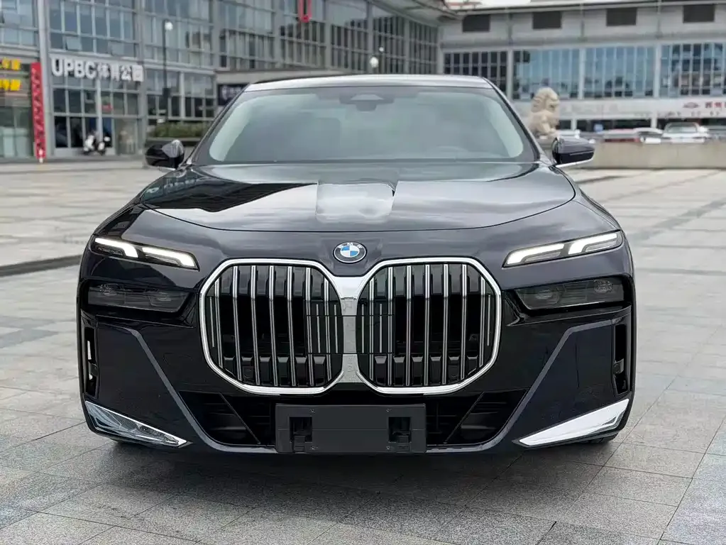BMW 7 Series — фото 2