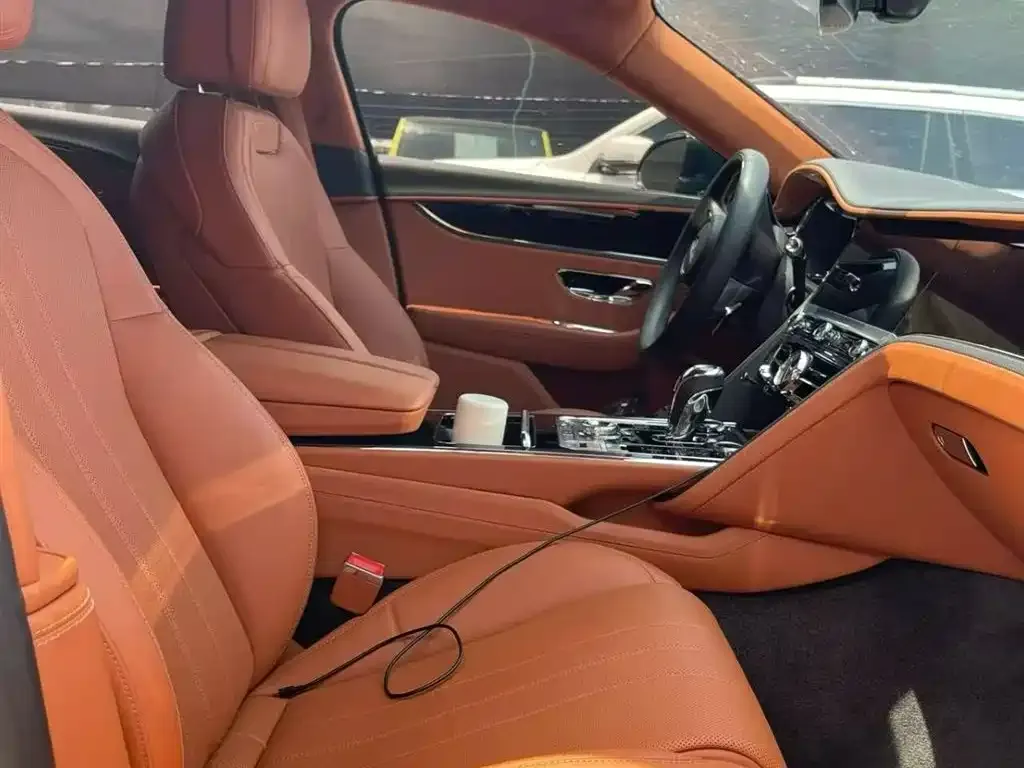 Bentley Flying Spur — фото 2