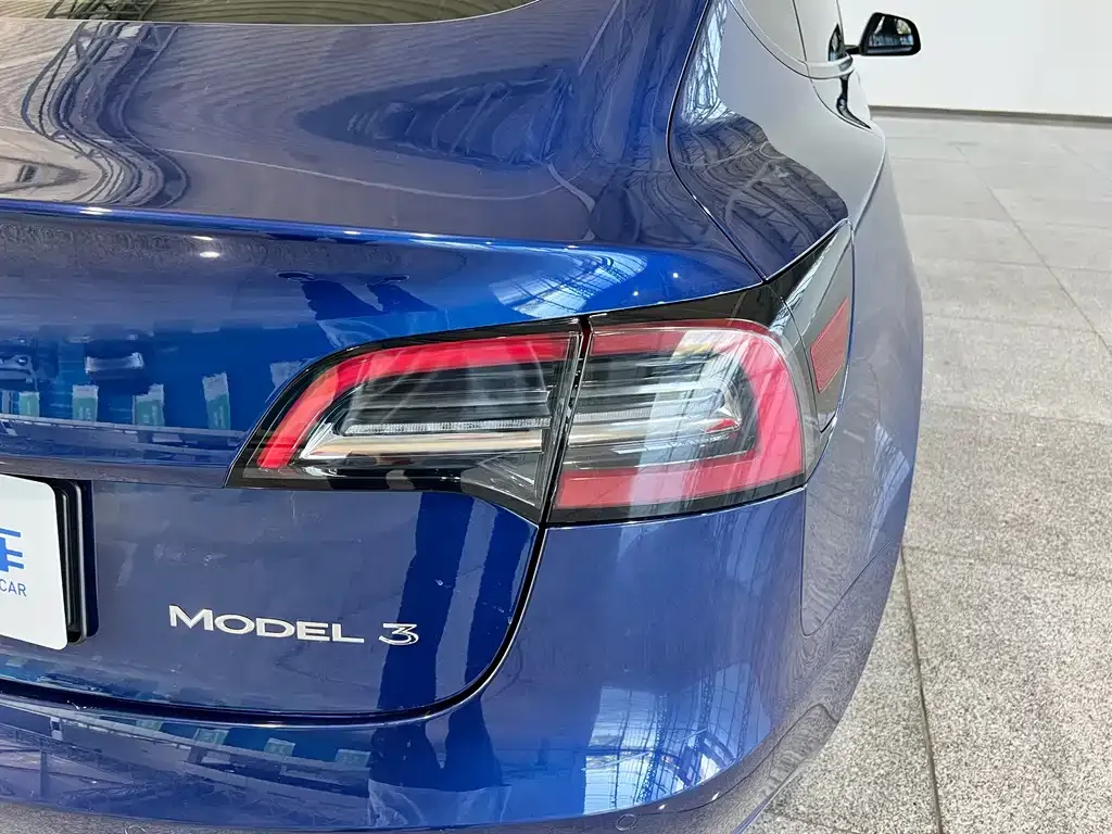 Tesla Model 3 — фото 4
