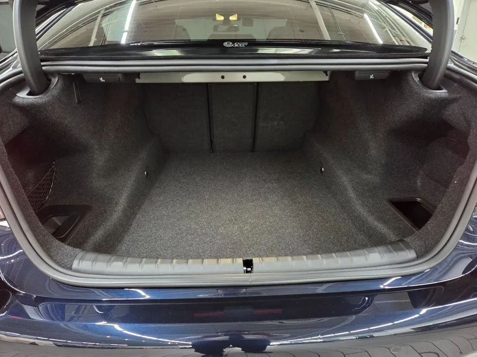 BMW 5-Series 2023 из KR, фото 10