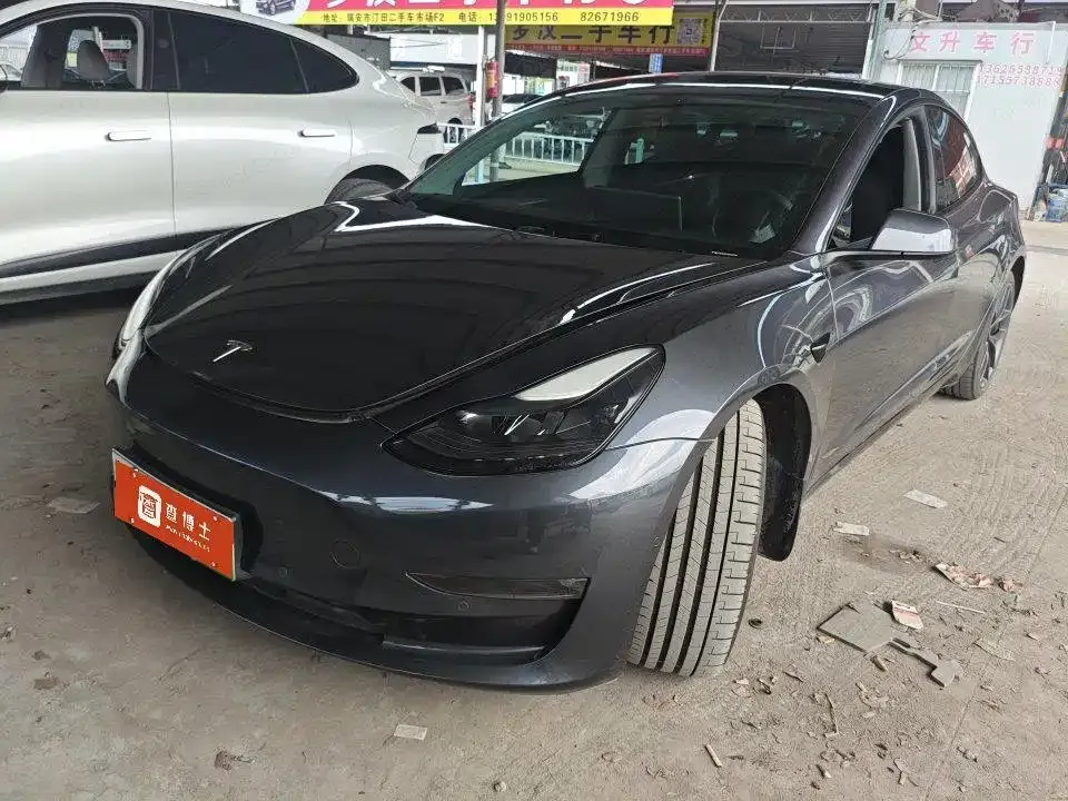 Tesla Model 3 — фото 1