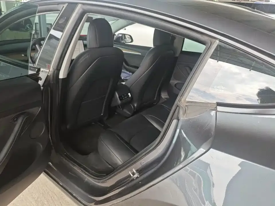 Tesla Model 3 — фото 4