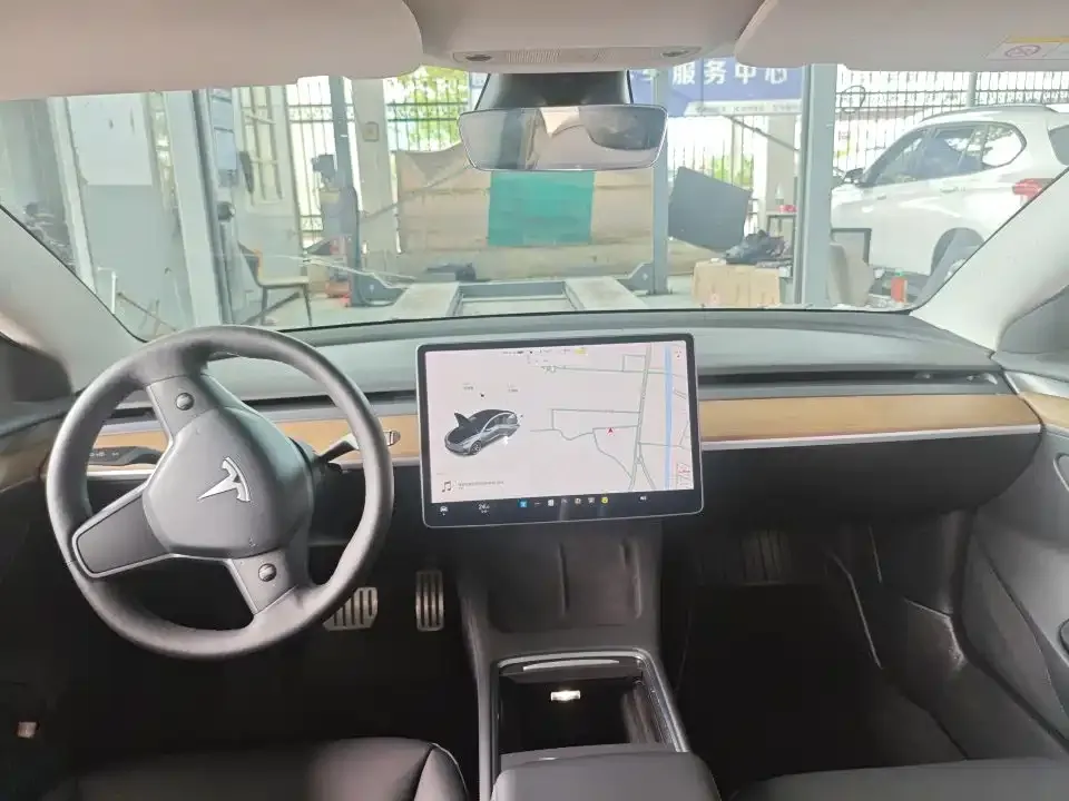 Tesla Model 3 — фото 2