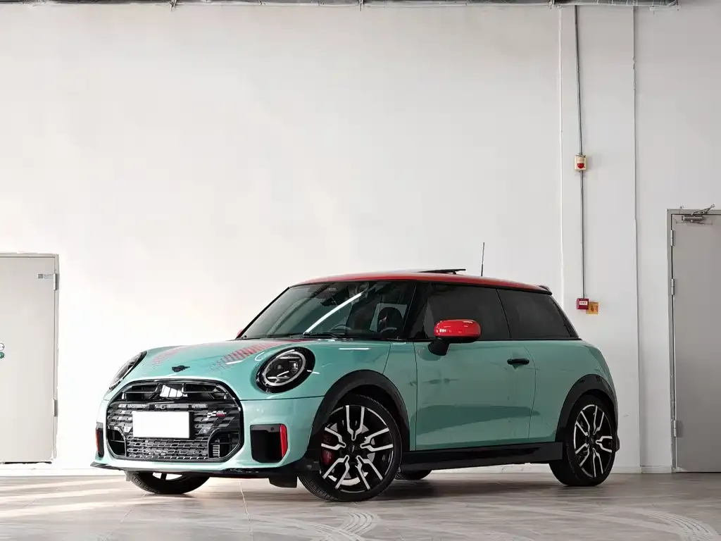 MINI JCW (John Cooper Works) — фото 1