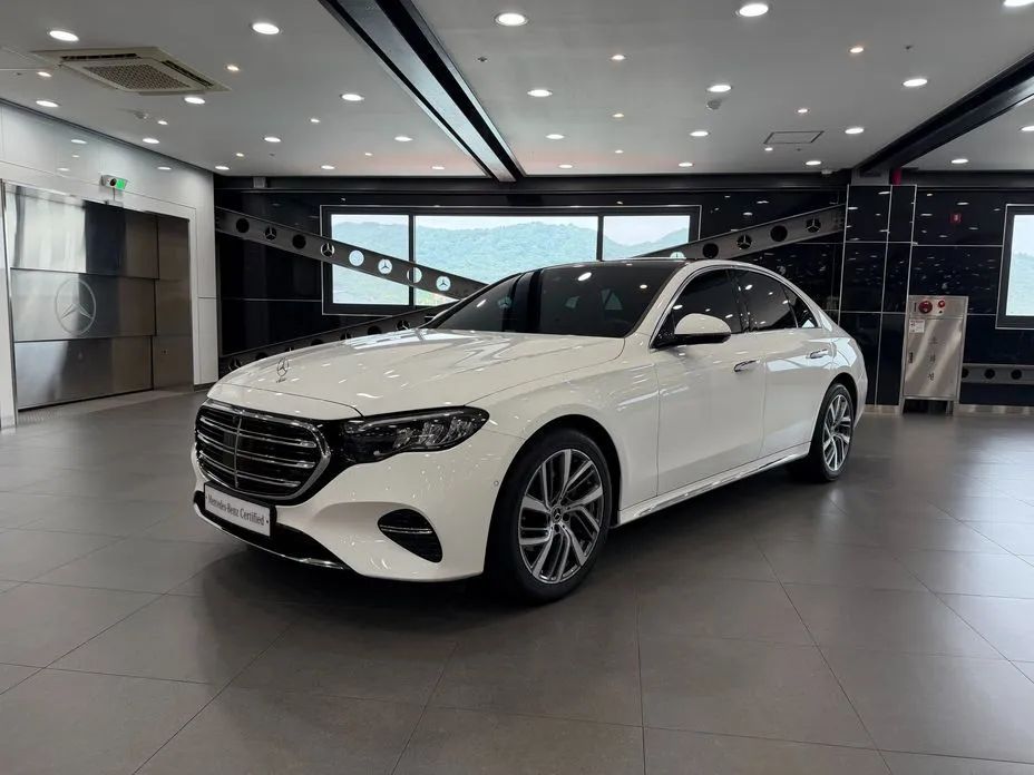 Mercedes-Benz E-Class — фото 1