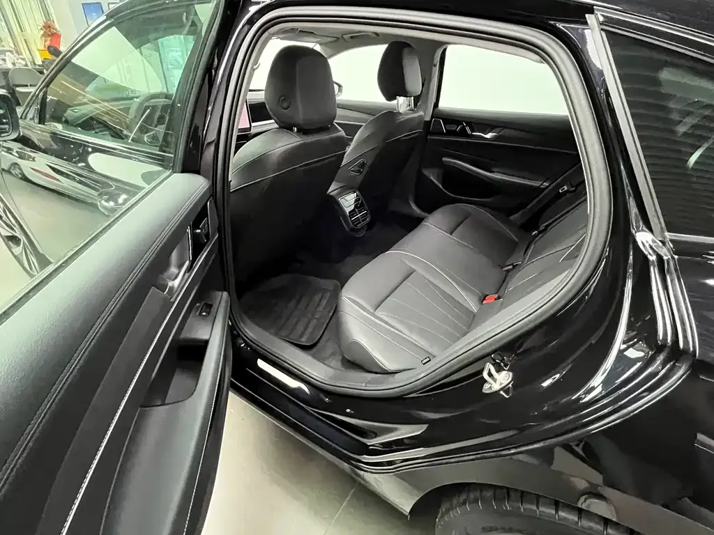 Volkswagen Passat — фото 5