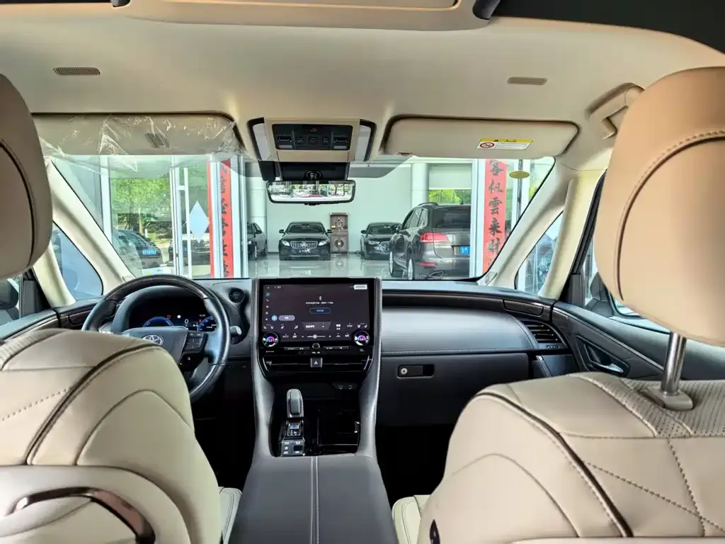 Toyota Alphard — фото 7