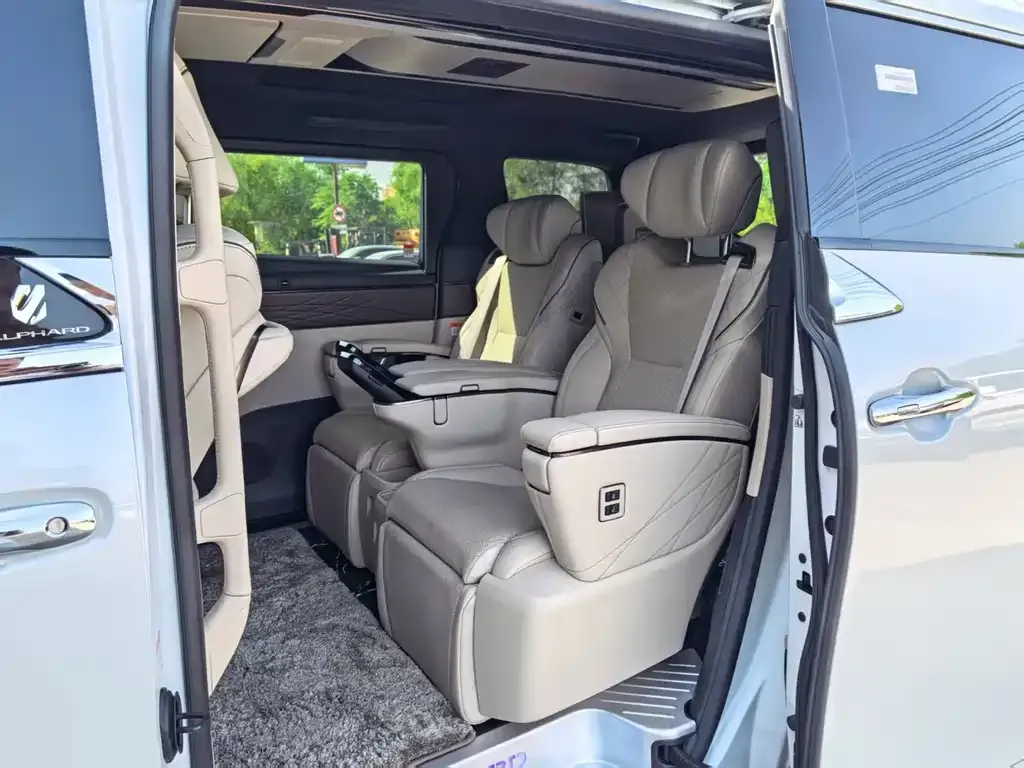 Toyota Alphard — фото 2